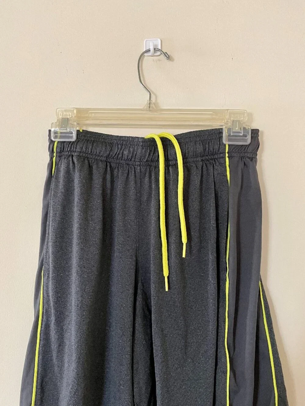 Everlast Polyester shorts made in Egypt, Elastic waist athletic shorts